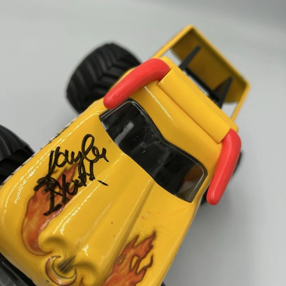 Spin Master Monster Jam El Toro Loco Autographed Kayla Blood Truck 1:24 Yellow